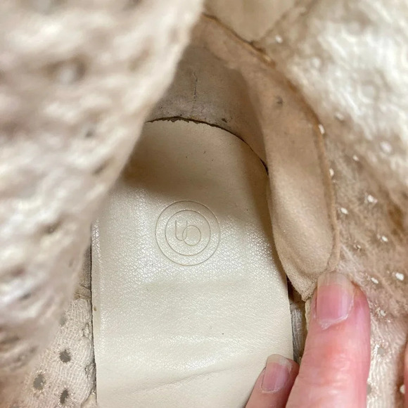 Urban Outfitters Mya Eyelet Beige-Cream Platform Chunky Heel, Size 8 - Picture 6 of 8